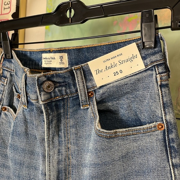 NWT The Ankle Straight A&F Jeans! - Picture 3 of 7